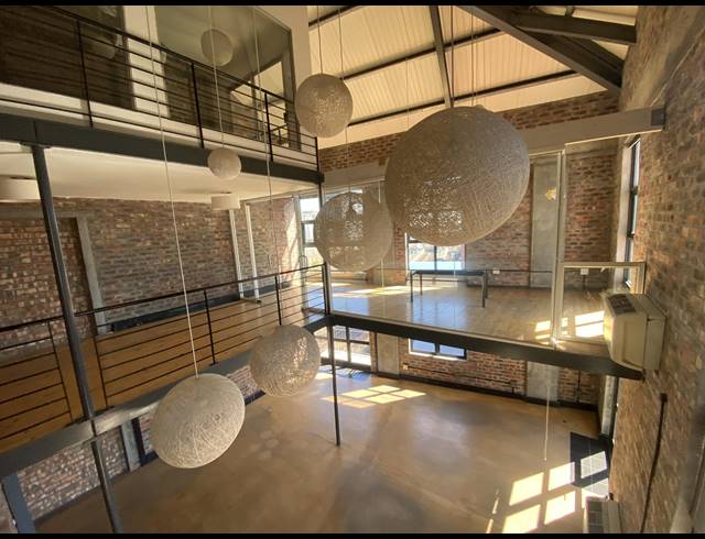 183M² OFFICE TO LET IN WOODSTOCK
